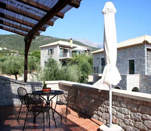 BOUTIQUE HOTEL & OUTDOOR EXPERIENCES IN KARDAMILI